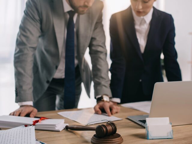 5 Critical Moments When You Need A Partnership Dispute Lawyer